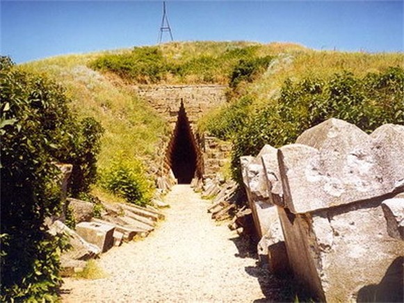 Image - The Tsarskyi kurhan near Kerch, Crimea.